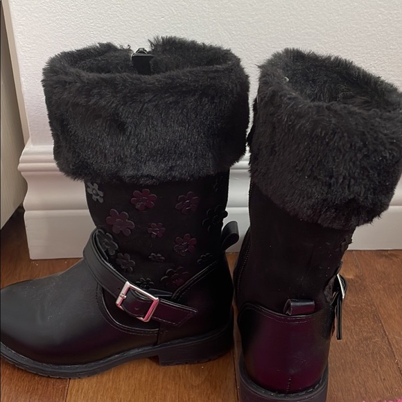 Toddler Fur Boots - Size 8 - Picture 3 of 4